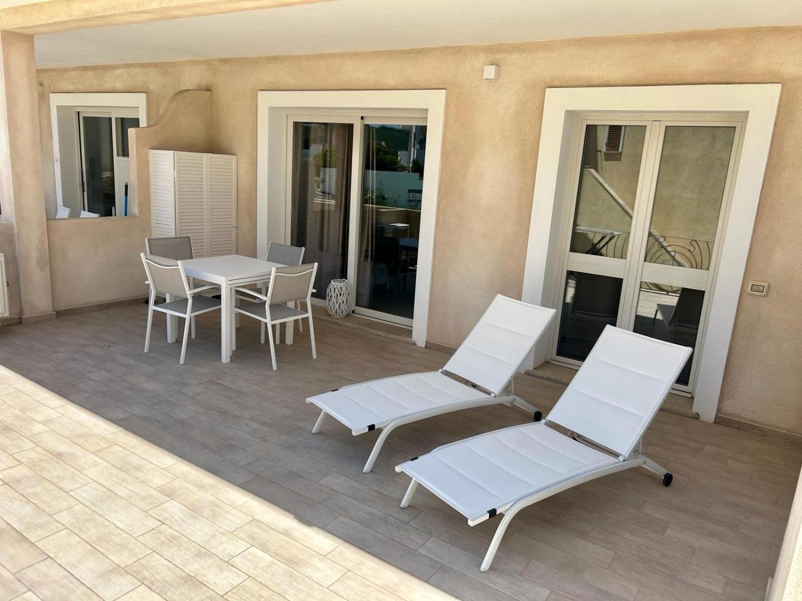 Appartamento Incantevole Con Piscina ปาเลา ภายนอก รูปภาพ